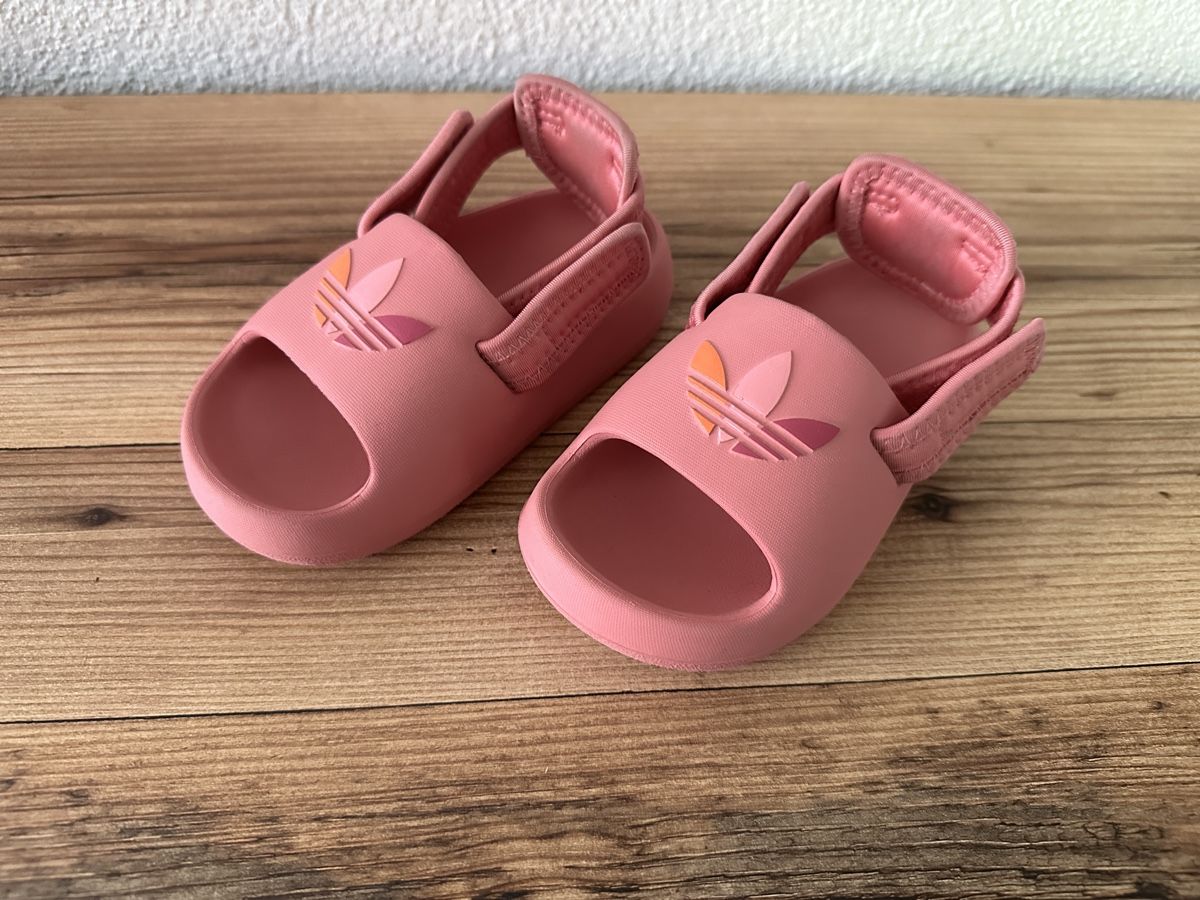 Adidas Scarpe per ragazze: Adidas Adiletten Grösse 24/25 – Usato da St. Gallenkappel venduto da sunne88