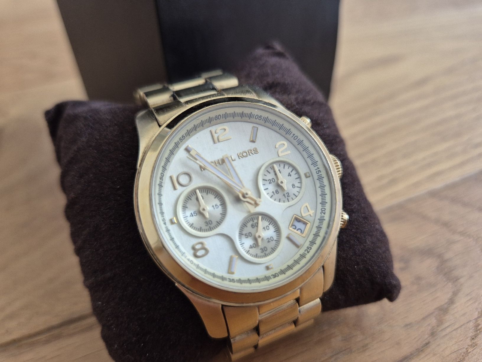 Michael Kors Uhren: Michael Kors Damenuhr goldfarben – Gebraucht aus Wetzikon ZH von mar_8jrl 8