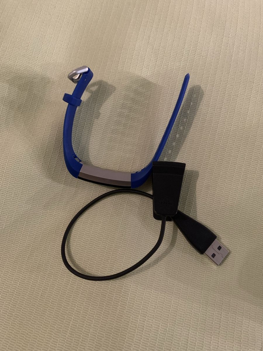 Fitbit Orologi: Fitness Tracker Fitbit Ace blau mit Ladekabel  – Nuovo (secondo la descrizione) da Laupen BE venduto da CARLOS-HGT 3