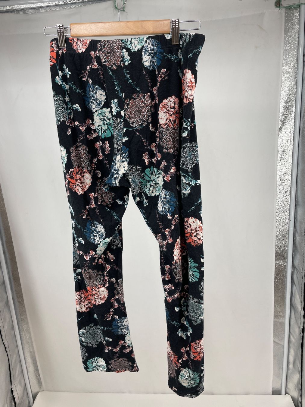 Calida Négligés & Pyjamas: CALIDA pantalon noir à fleurs – D'occasion à Lausanne par PlusValue_Lausanne 1
