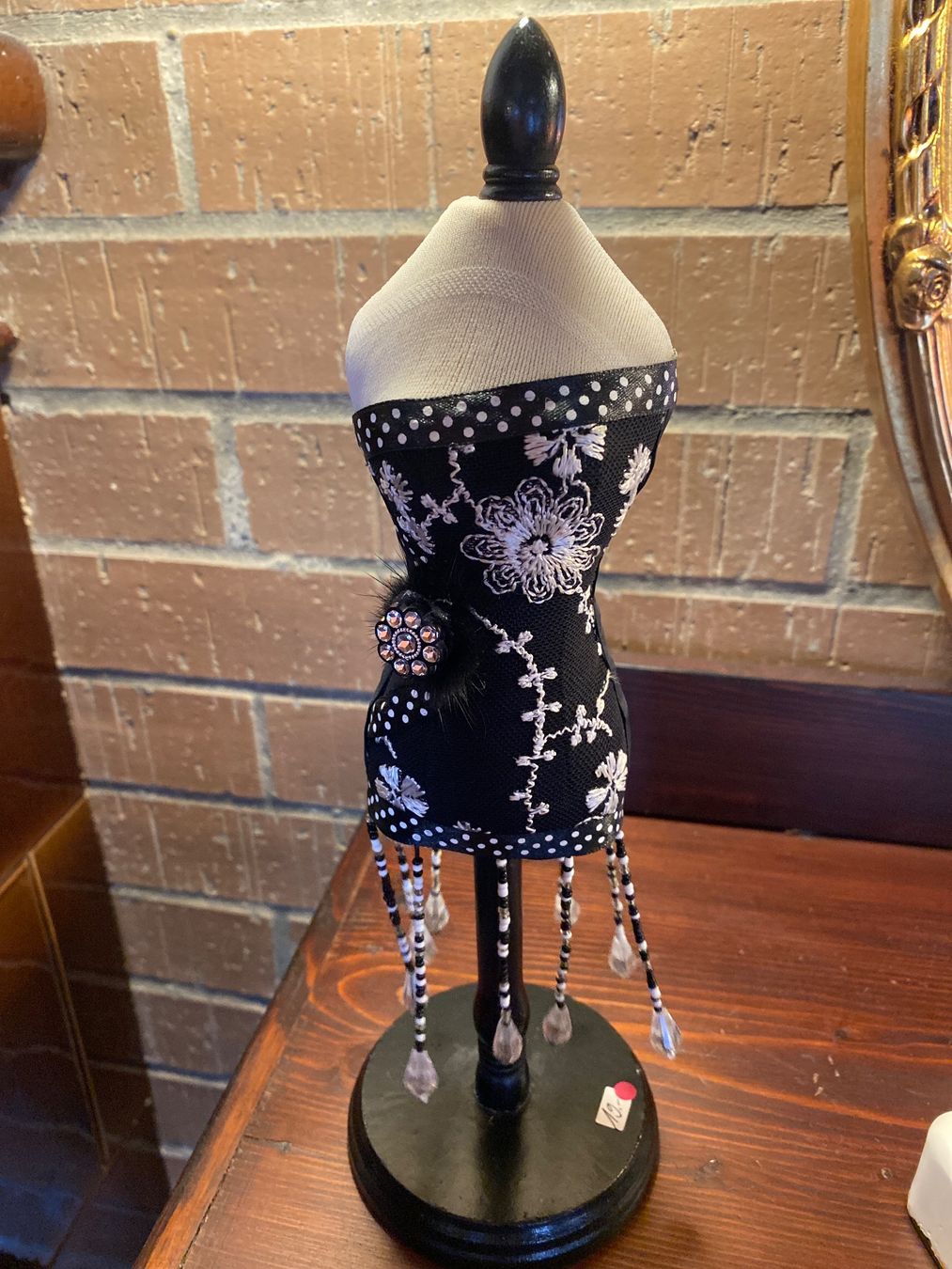 Allestimento di negozi e stand fieristici: DAMEN PUPPE-VINTAGE – Usato da Meienried venduto da ManuelaBoutique 1
