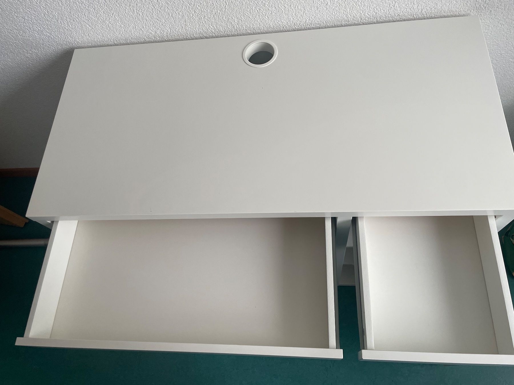 Ikea Scrivanie: Ikea Schreibtisch – Usato da Heimberg venduto da anj_sd9b 3