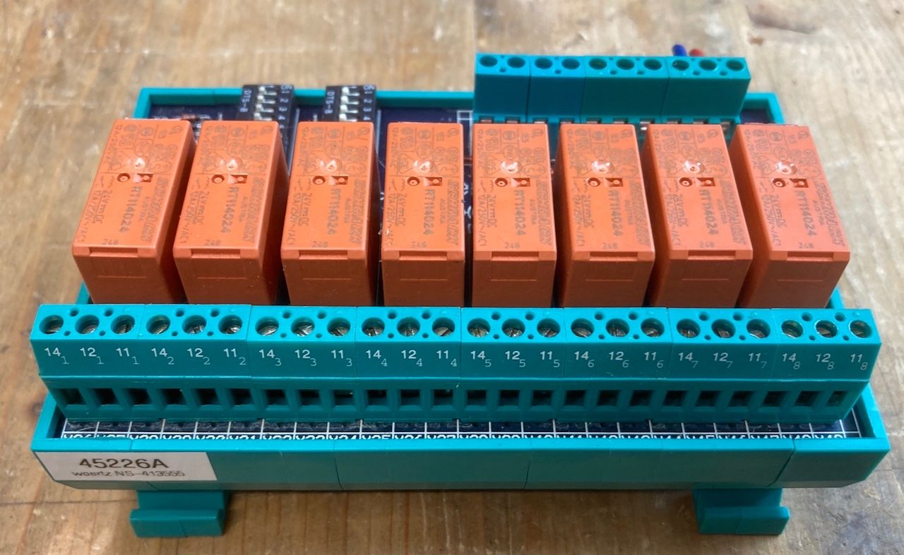 Componenti elettronici: Relais-Block 8 Stück – Usato da Liedertswil venduto da ELRITS 1