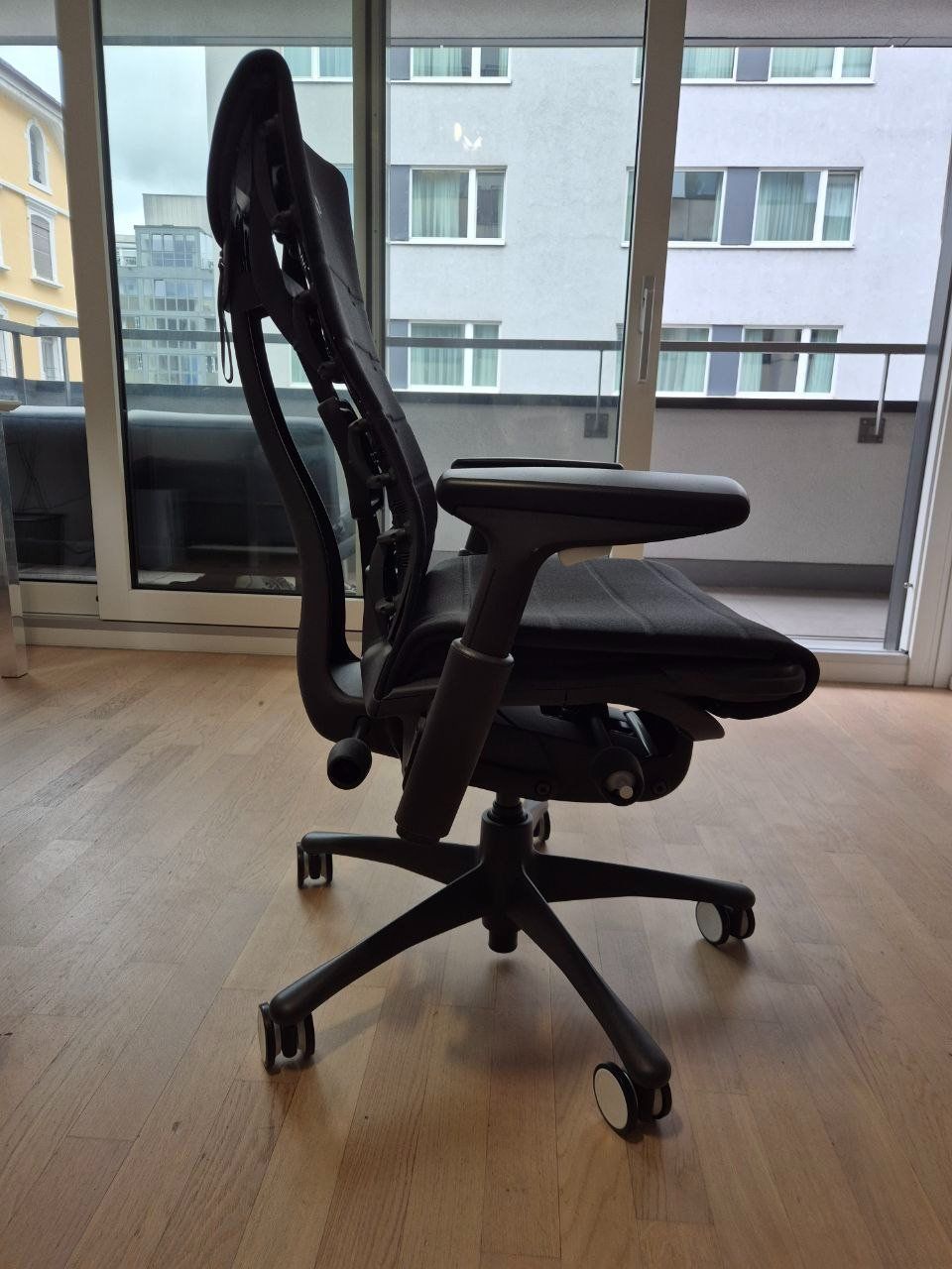 Herman Miller Sedie: Herman Miller x Logitech Embody Bürostuhl – Usato da Luzern venduto da livio11 2