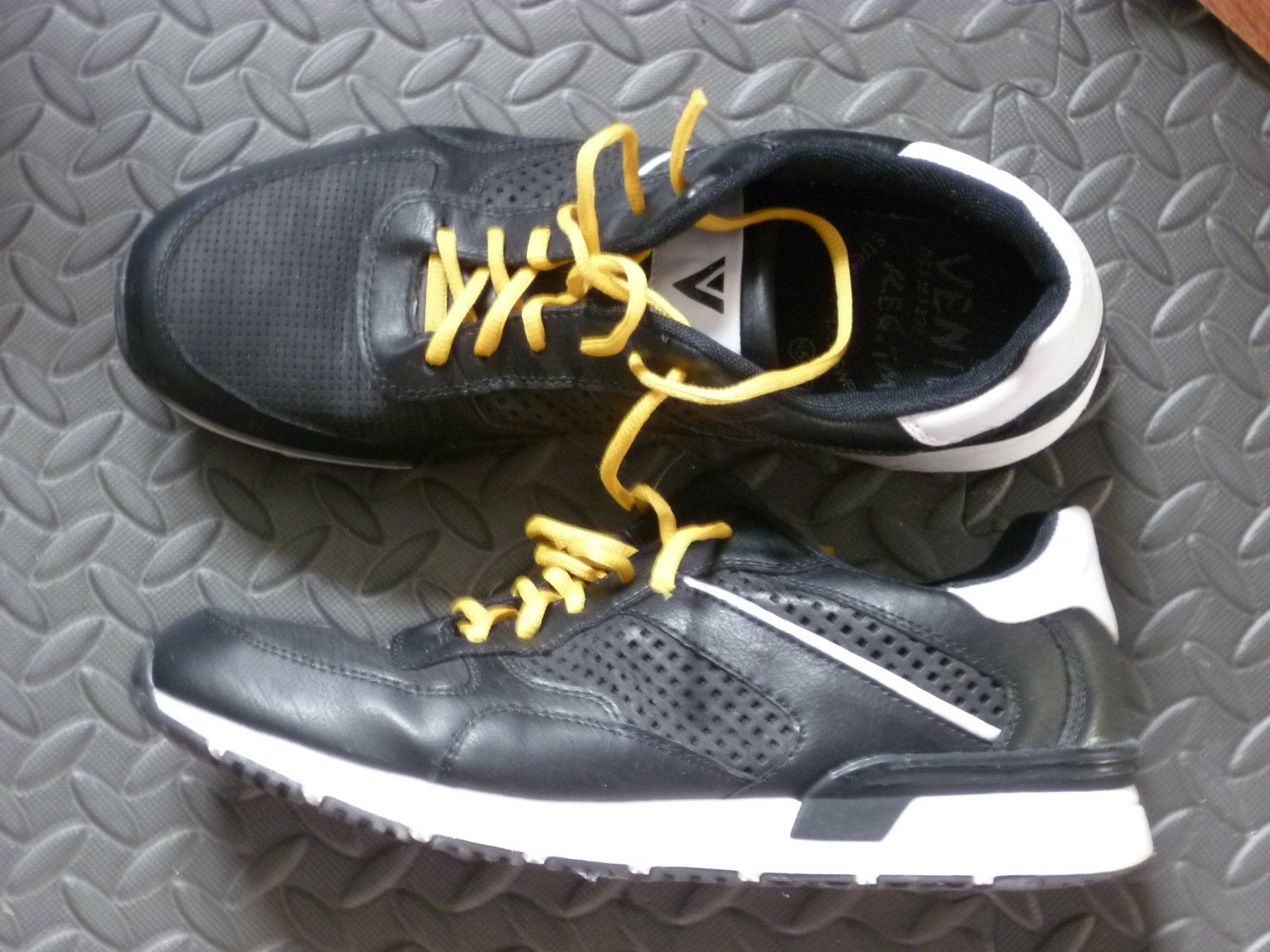 Herrenschuhe: Sportsneaker Gr. 45 – Gebraucht aus Safenwil von universum78 1