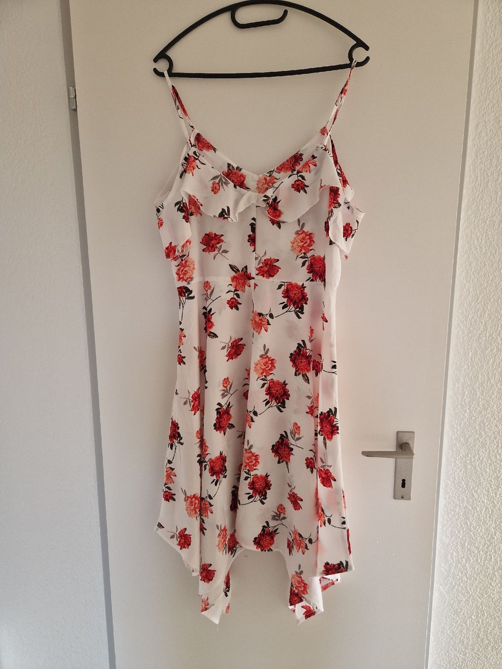 Robes: Kleid Blumenmuster Weiss mit Frill M – Neuf (Voir description) à Ebikon par kov_9vqb 3