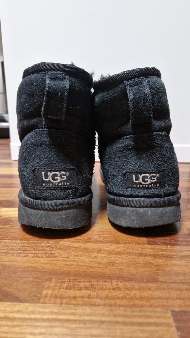 Ugg Damenschuhe: Uggs Mini Boots Gr. 38 – Gebraucht aus Wallisellen von jazie_11 2