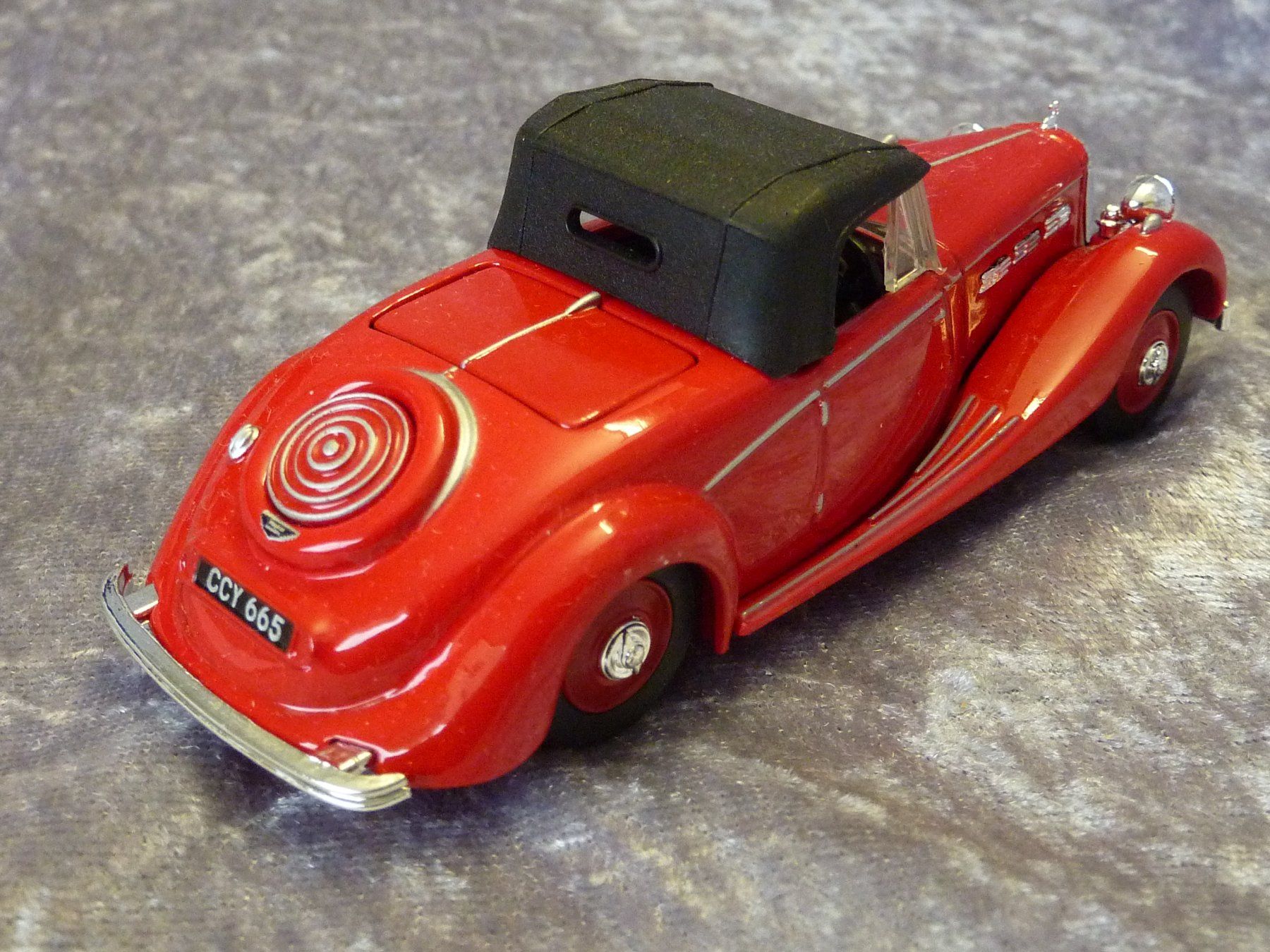 Dinky Toys Modellini d'auto: Triumph Dolomite  1939  1:43 – Nuovo e nell'imballaggio originale da Dürrenäsch venduto da modellautos4you 4