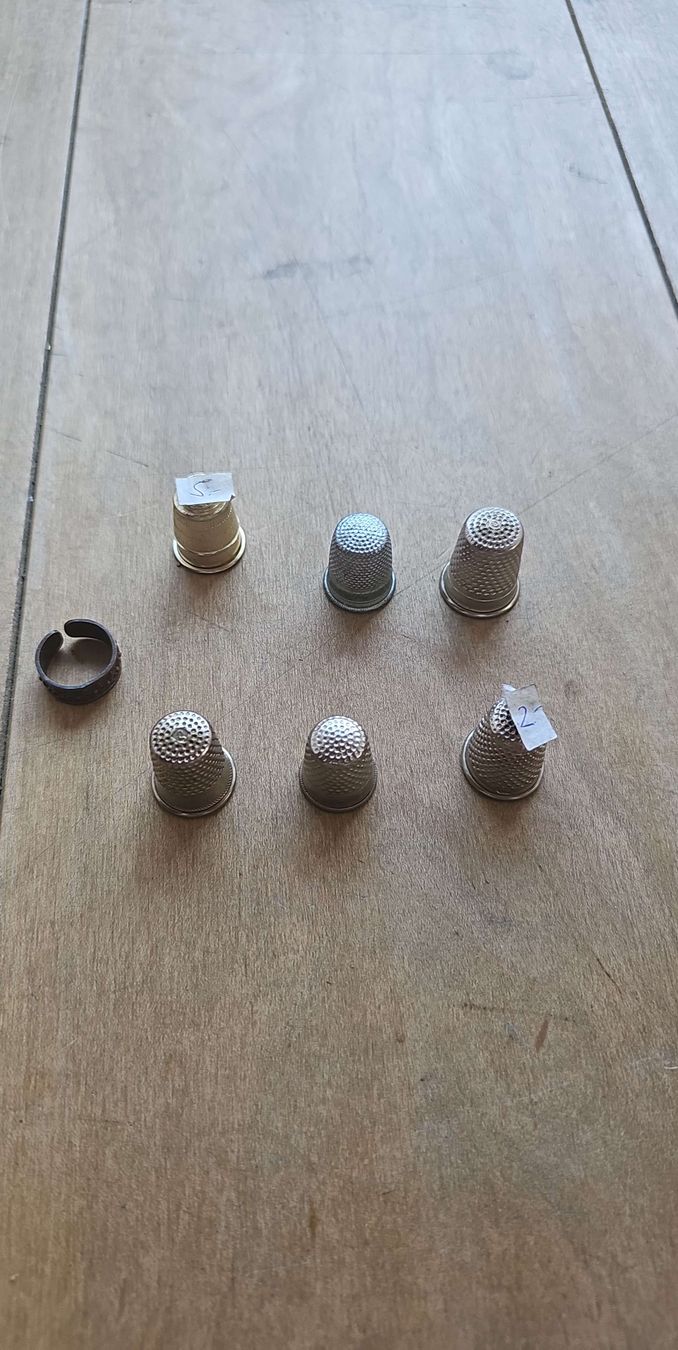 Dés à coudre: Fingerhüte 6stk  – D'occasion à Saanen par Steierlein