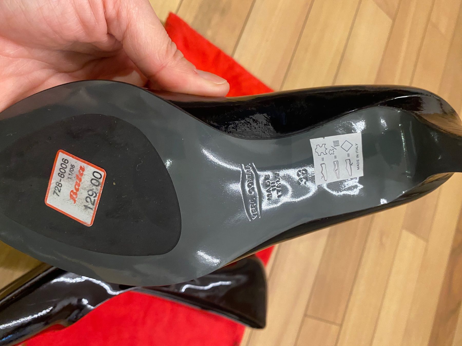 Scarpe da donna: Vendo scarpa nuova mai usate – Nuovo (secondo la descrizione) da Bre sopra Lugano venduto da Carolina-JM 2