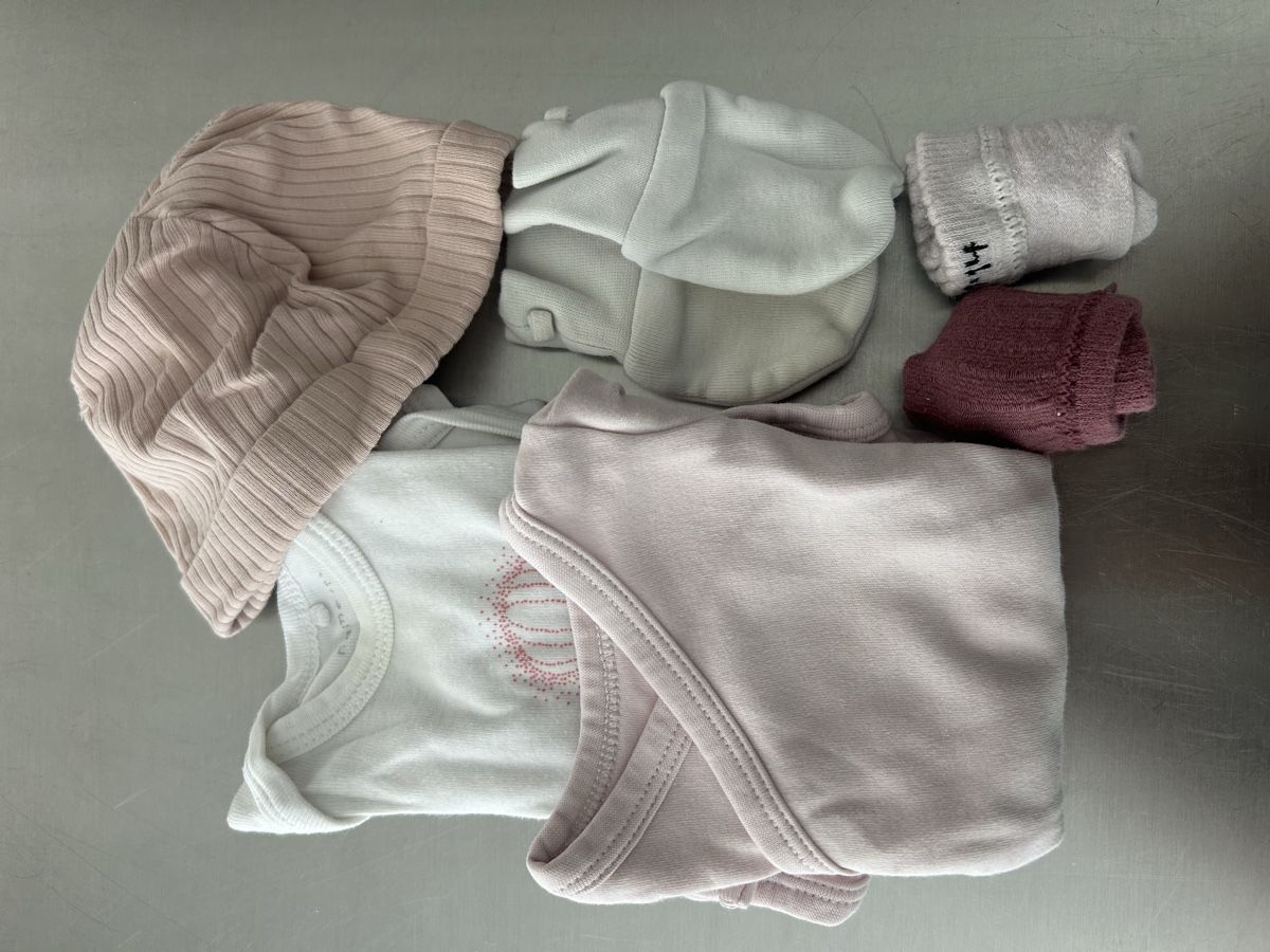 Lotti & Set di vestiti: Babykleider 62/68 – Nuovo (secondo la descrizione) da Rafz venduto da fre_7k7h