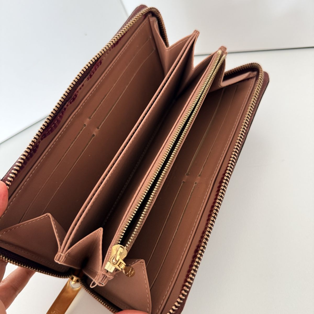 Louis Vuitton Portamonete: Louis Vuitton Vernis Zippy Wallet Amarante – Usato da Geneve venduto da DarlingVintage 5