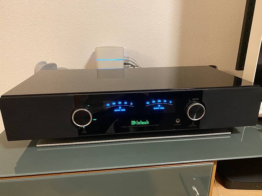 McIntosh Amplificatori: McIntosh RS250 Streaming Wireless Speaker – Nuovo (secondo la descrizione) da Delémont venduto da edvdmi