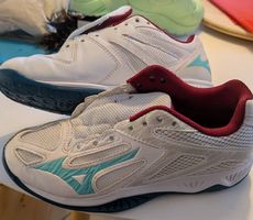 Mizuno Hallenschuhe Gr. 34
