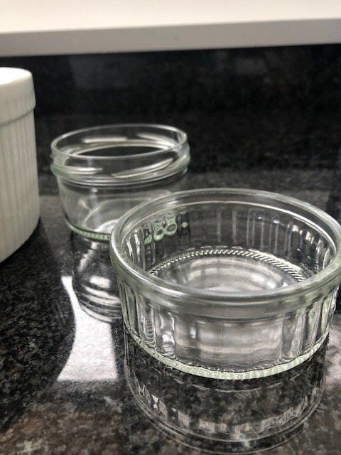 Set di piatti: Set of Soufflé dish and cups – Nuovo (secondo la descrizione) da Wohlen b. Bern venduto da cookiemonster 2