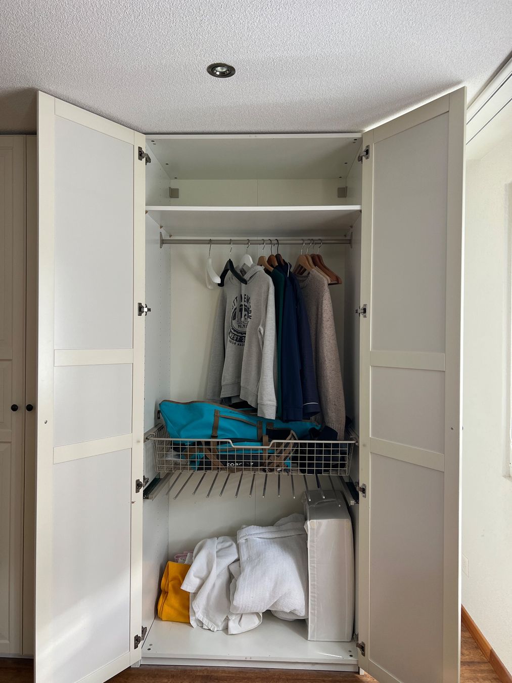 Ikea Armadi: Kleiderschrank weiss – Usato da Thürnen venduto da donvito677 1