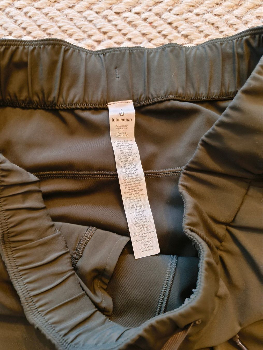 Lululemon Pantaloni: Lululemon On Thre Fly Pants Dark Olive Gr 6 – Usato da Stein am Rhein venduto da DaOhana 3
