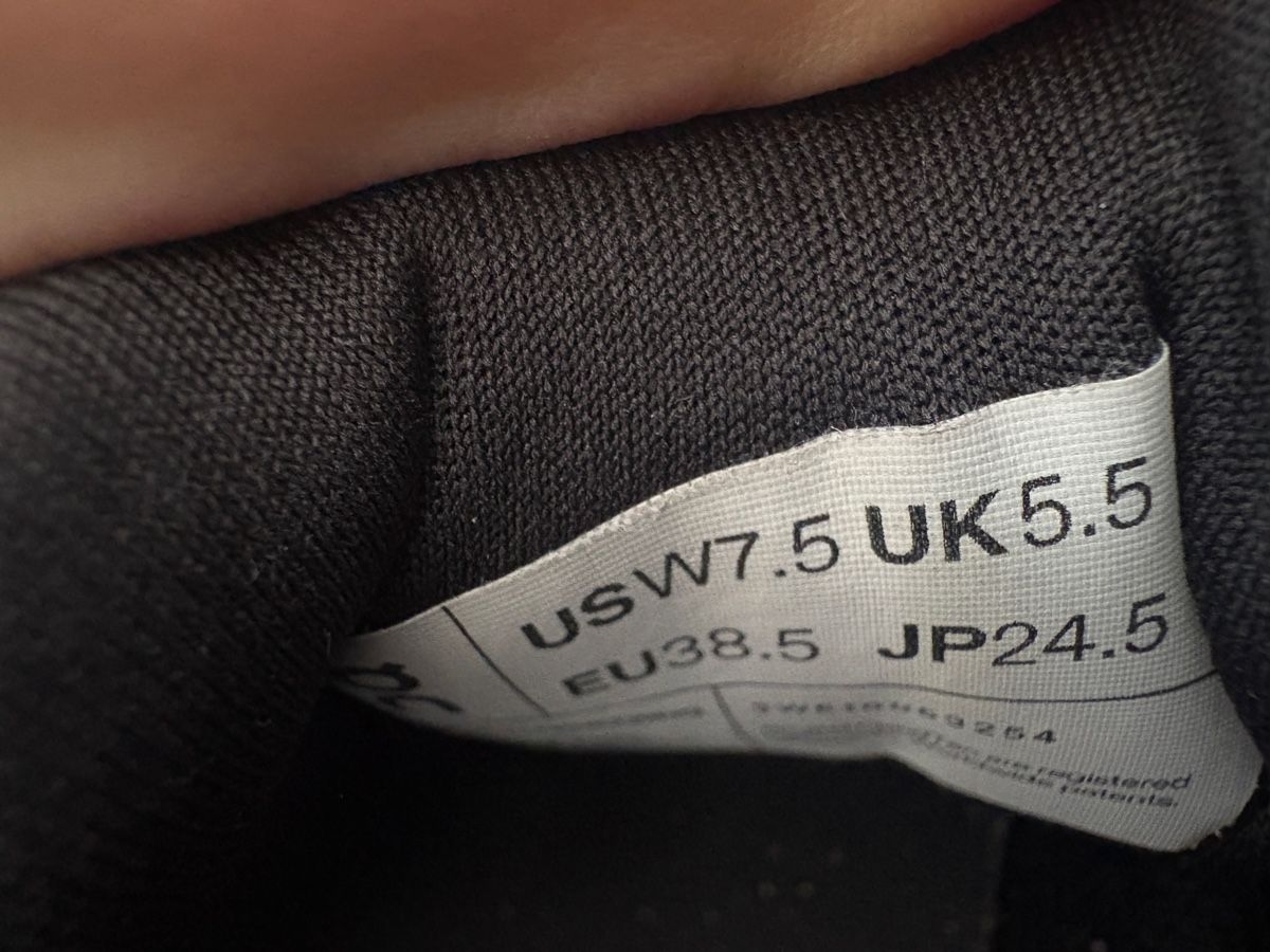 On Damenschuhe: On Schuhe 38.5 – Gebraucht aus Ehrendingen von suurrlii 2