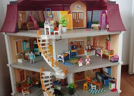 Playmobil Dollhouse with extremely lots of accessories!