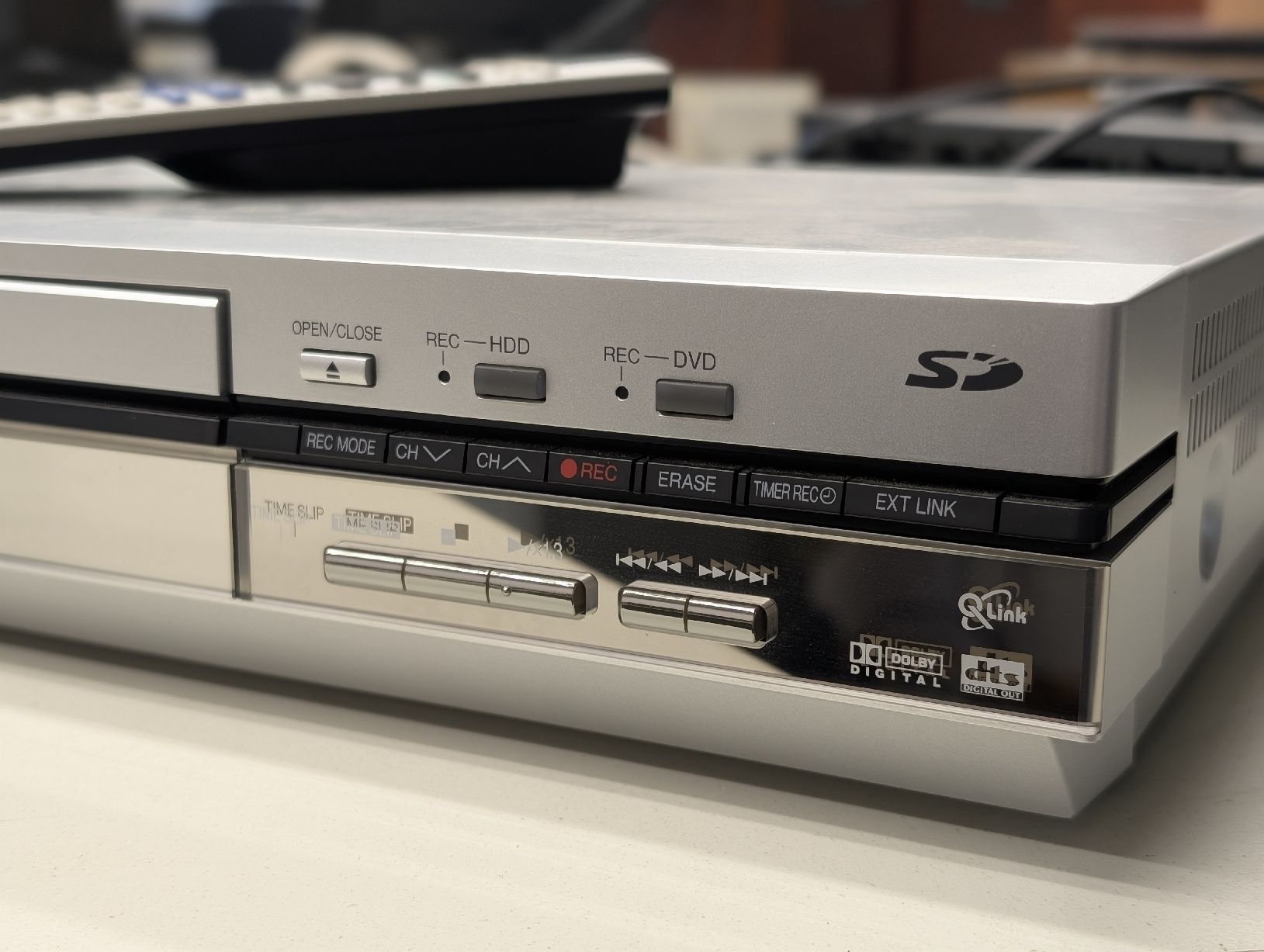 Panasonic Registratori: Panasonic DMR-E100H DVD Recorder - und Harddisk – Usato da Breitenbach venduto da Dribbel 2