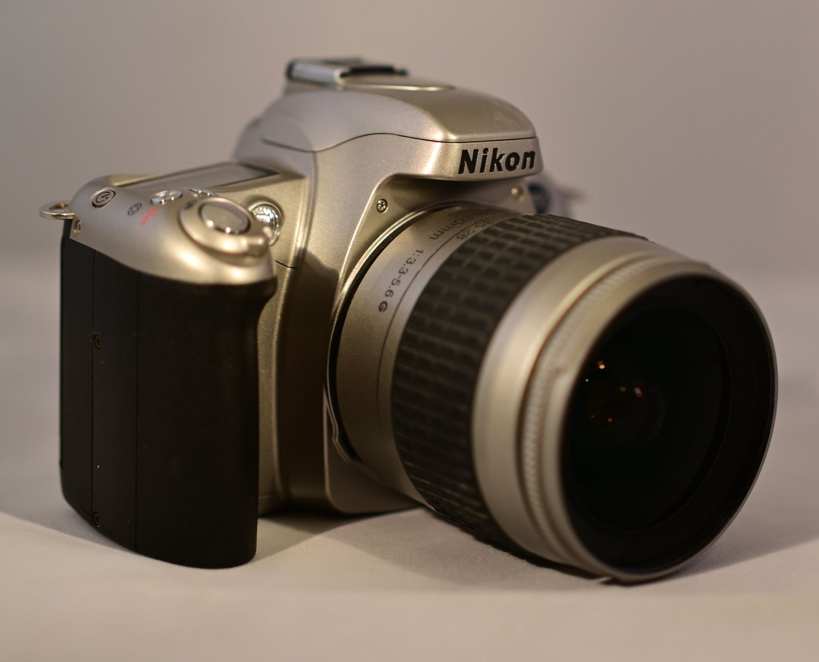 Nikon Kamera: Nikon F55 mit Objektiv – Gebraucht aus Uster von Stoessda