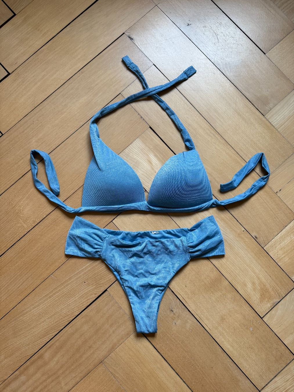 Calzedonia Badekleider & Bikinis: CALZEDONIA - Bikini hellblau schimmernd M – Gebraucht aus Zürich von Diazaio