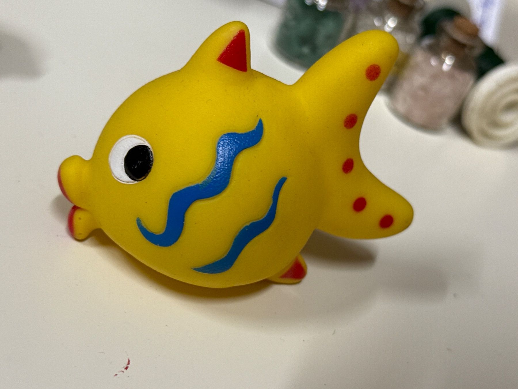 Spielzeuge: Bade Gummi Fisch Figur, 8 cm – Gebraucht aus Amriswil von used2use