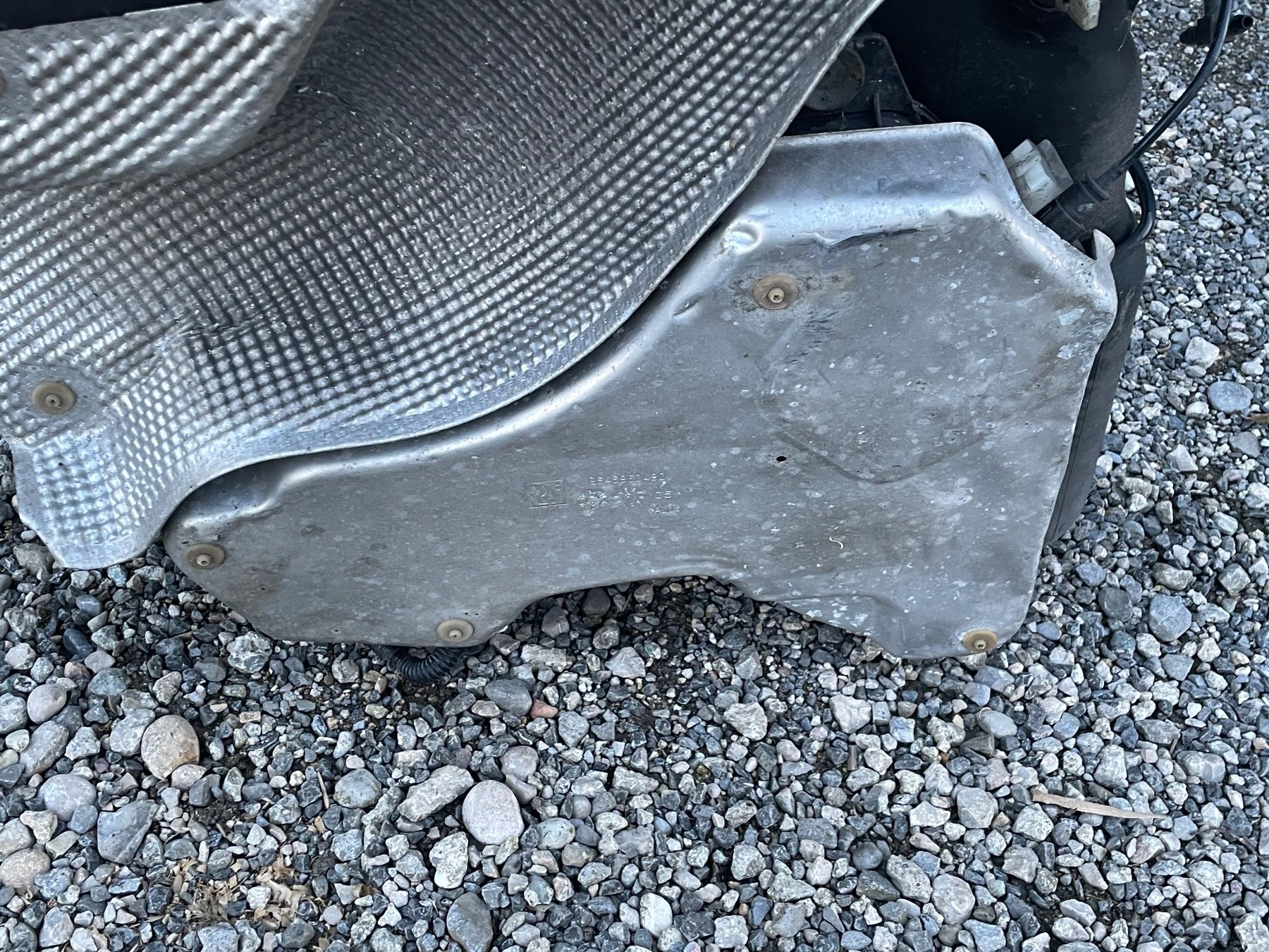 Citroën Tutti pezzi di ricambio auto: Tank zu Citroën C6 2.7 HDI – Difettoso da Gletterens venduto da XBHS7412 4