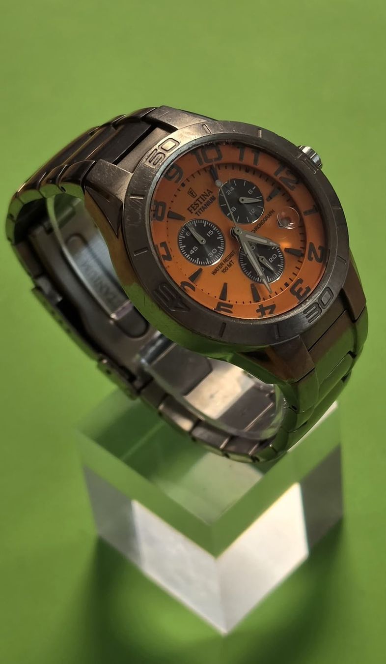 Festina Orologi: FESTINA TITANIUM CHRONOGRAPH DIVERS ORANGE DIAL 100M PROFESS – Usato da Neftenbach venduto da Taschen-Uhren 8