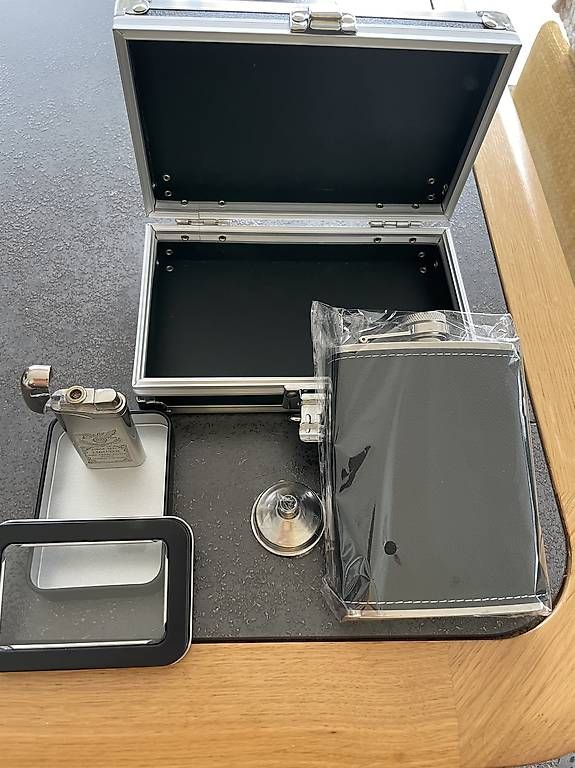 Sonstiges: Flachmann & Lighter – Gebraucht aus ossingen von franco057 1