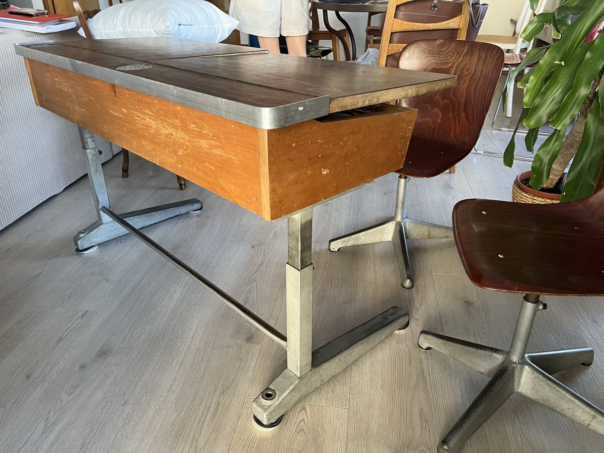 Schreibtische: Bureau et chaises ecole annees 70 – Gebraucht aus Prilly von BistroVelo 1
