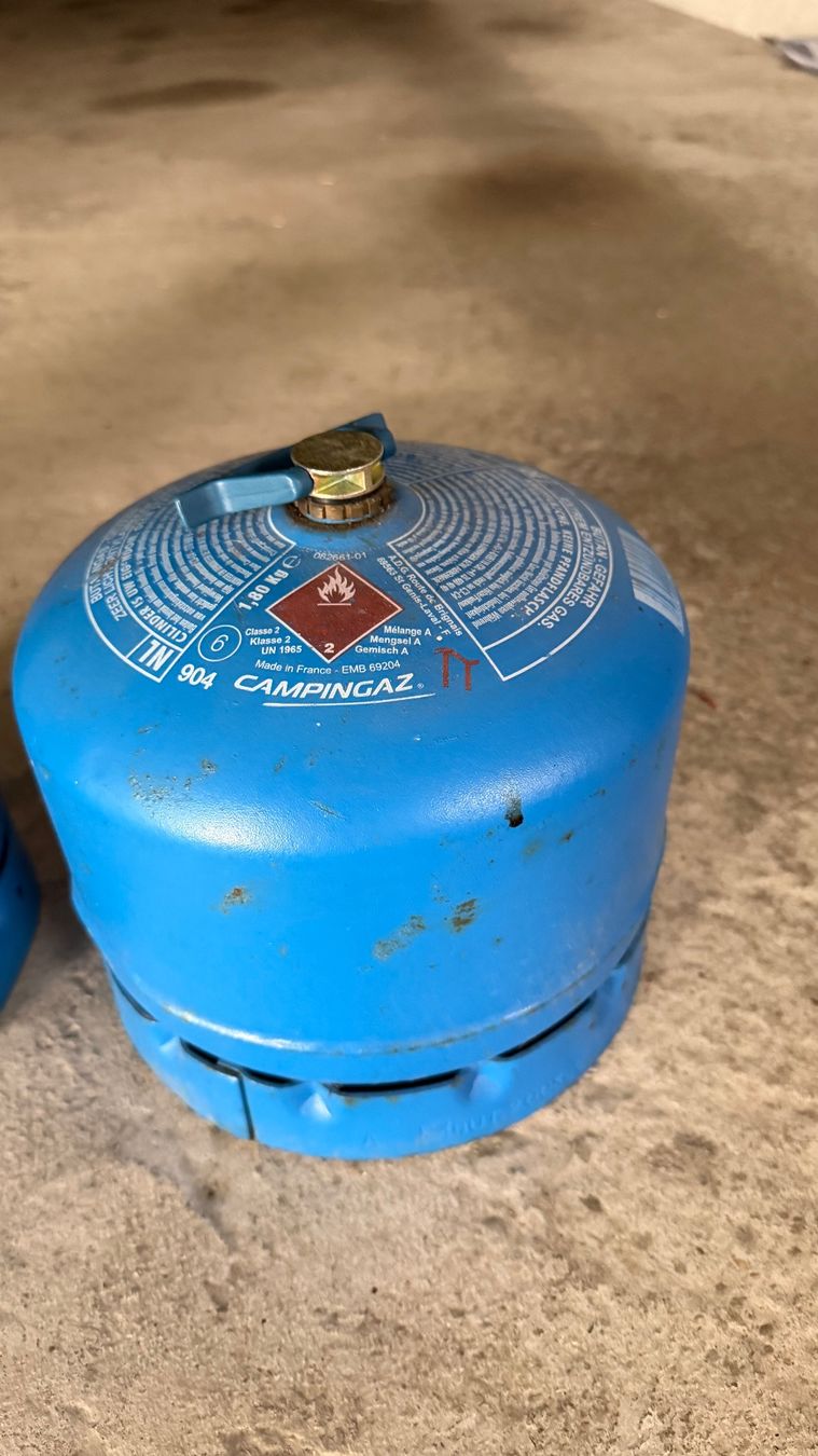 Campingaz Apparecchiature e tecnologia a gas: Campingaz Gasflaschen Set 907 und 904 – Usato da Binningen venduto da Sammler50 3