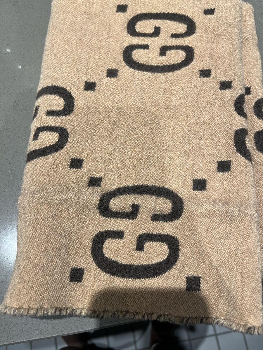 Gucci Foulards & écharpes: Gucci GG Schal Original – D'occasion à Ebikon par loy_wjg6 8