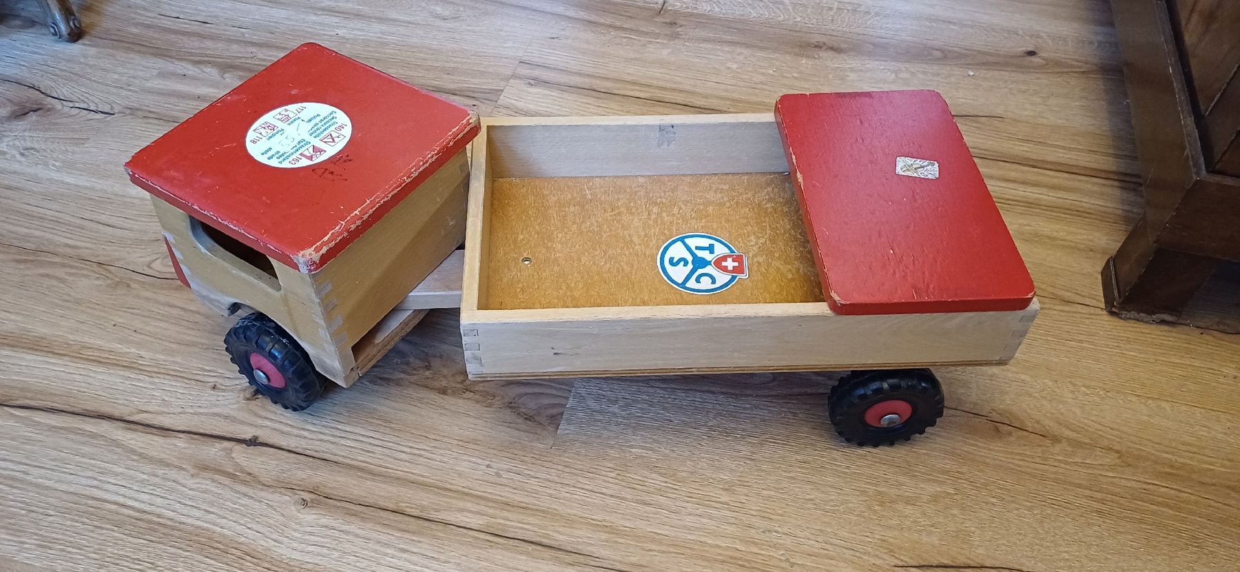 Spielzeuge: Alter Holzlstwagen – Gebraucht aus Flawil von Naphtali 2