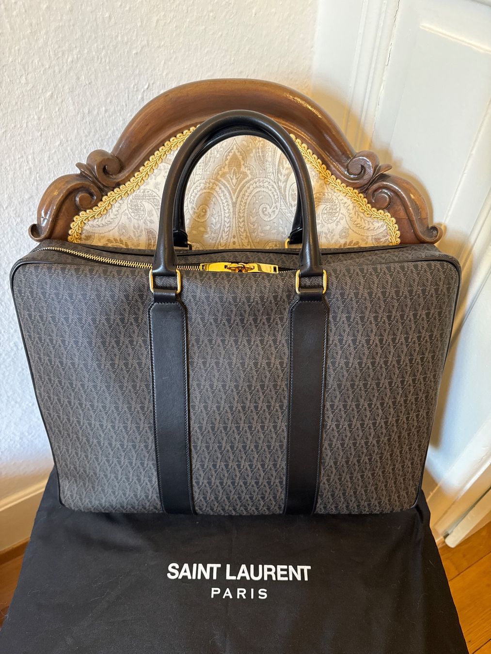 Saint Laurent Valigie & Borse: Saint Laurent Portes-Documents Monogram Brown Sac – Usato da Lausanne venduto da sjc_8xtb 1