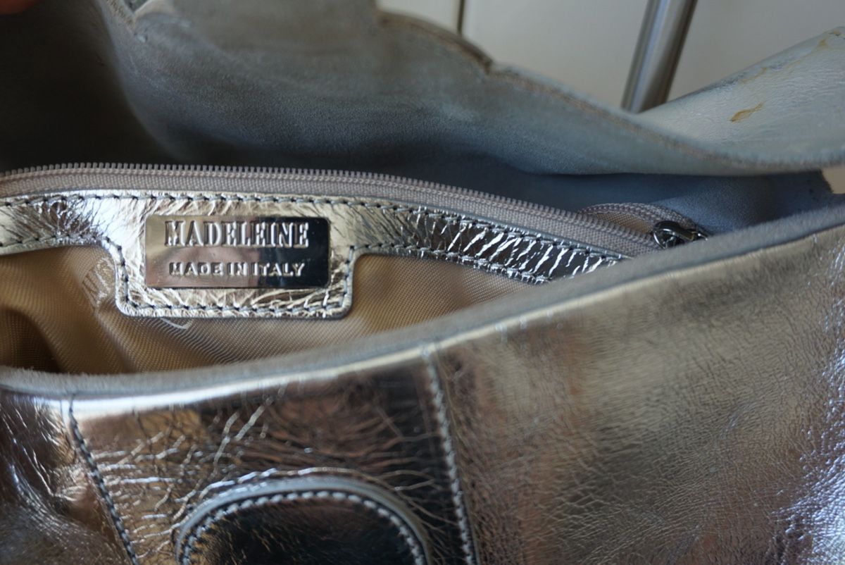 Taschen für Damen: Elegante  silberne Madleine Handtasche – Gebraucht aus Binningen von anggelinnaa 1