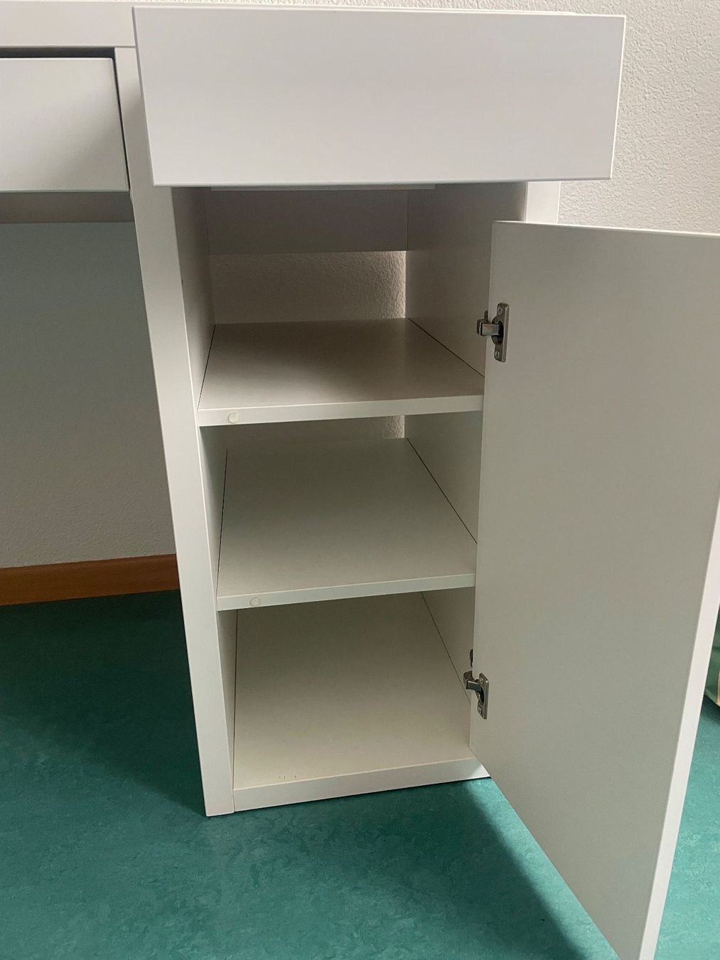 Ikea Scrivanie: Ikea Schreibtisch – Usato da Heimberg venduto da anj_sd9b 2