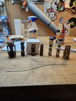 Konvolut 7 Schnitzereien Holz und Knochen Figuren (J)