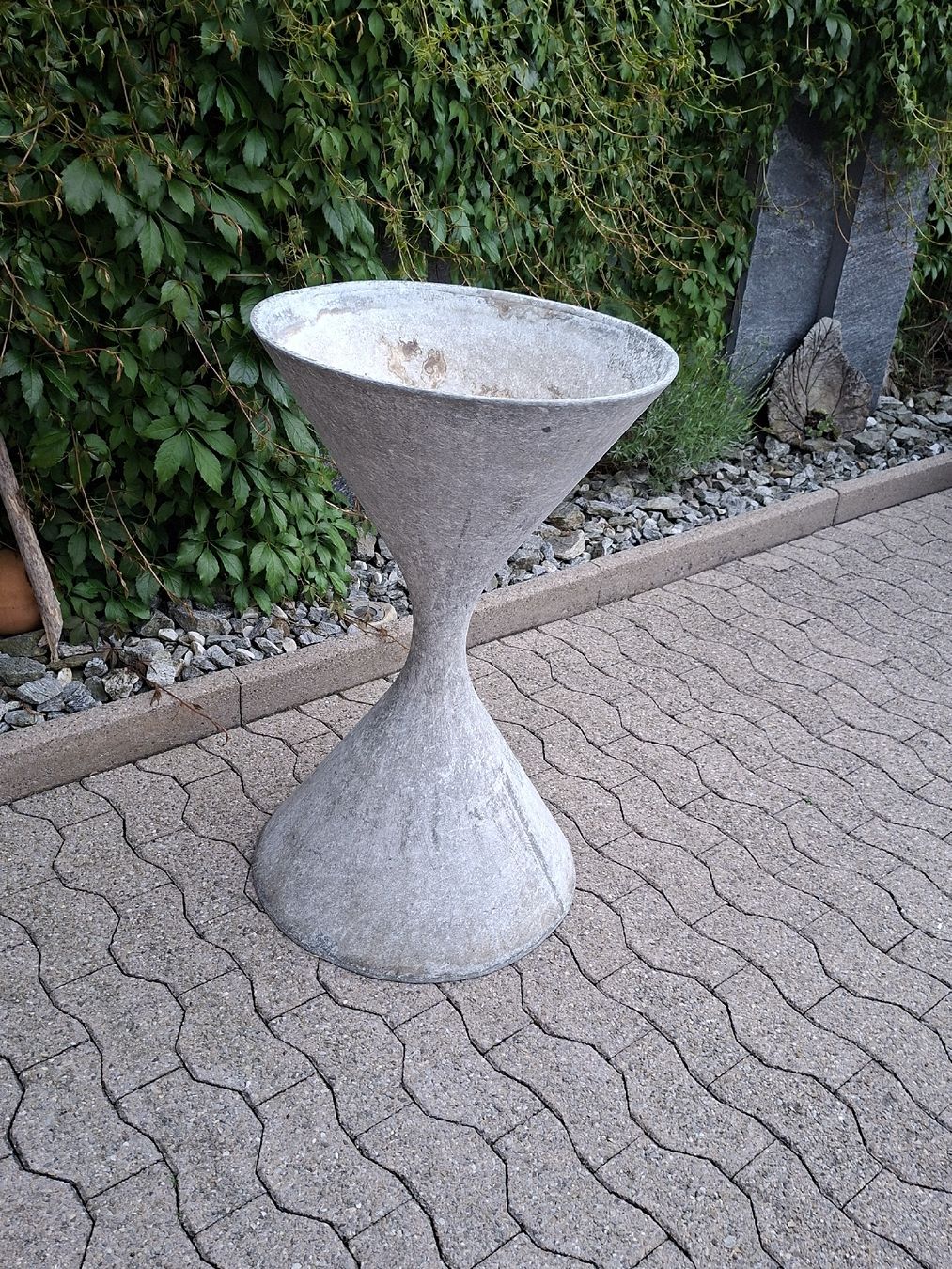 Eternit Vasi per fiori: Willy Guhl Blumenspindel Eternit – Usato da Ganterschwil venduto da HeidiuPeter 4