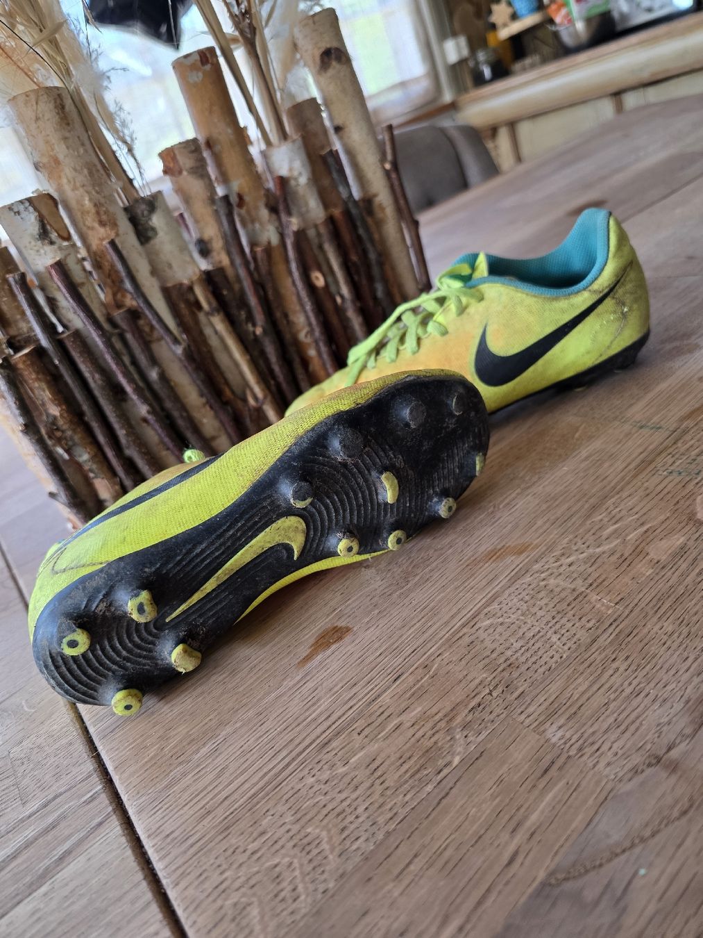 Nike Scarpe da uomo: Fussballschuhe Grösse 35 – Usato da St. Peterzell venduto da upcycling_
