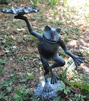 Gartenfigur Frosch mit Schale, Metall grün