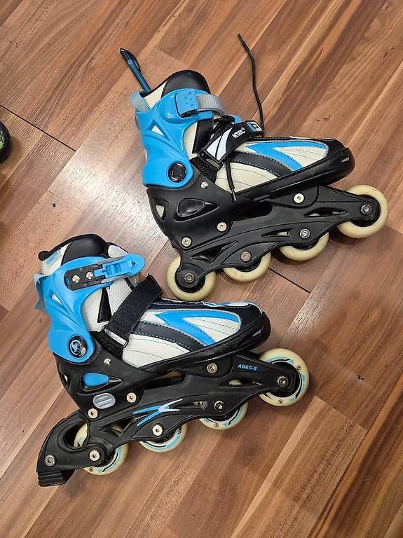 Pattini in linea & Pattini a rotelle: 1 Paar Rollerblades Inlineskates 33-36 – Usato da Schwarzenburg venduto da Flamingo07 1