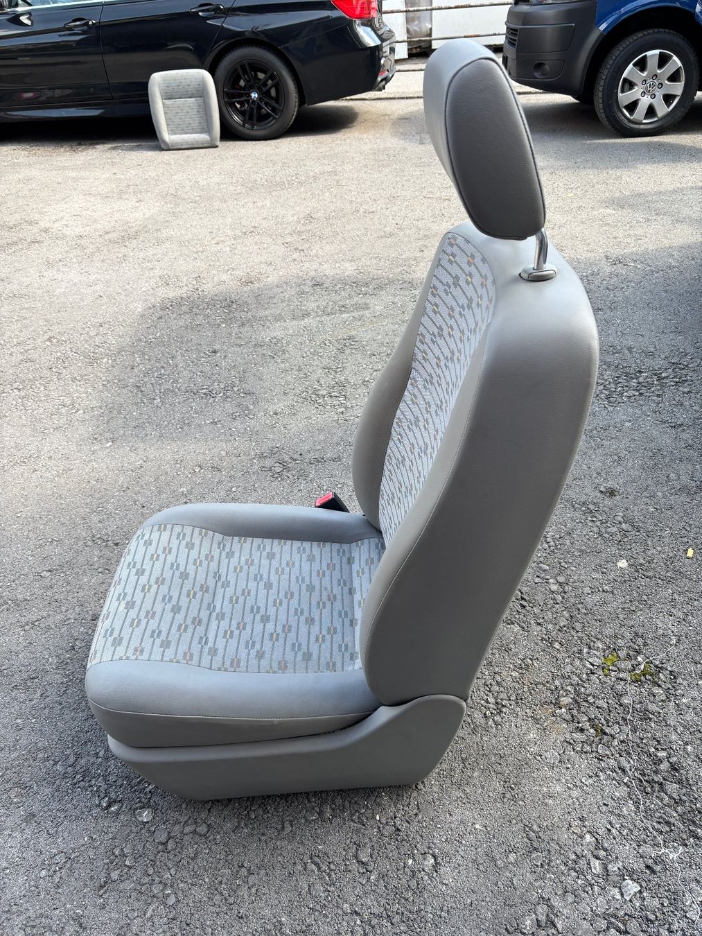 VW Tutti pezzi di ricambio auto: VW T5 Fahrer oder Beifahrersitz – Usato da Gams venduto da mir_n5kk 4