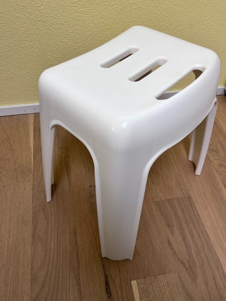 Hocker: Weisser Kunststoff Hocker - Stabil und Praktisch – Gebraucht aus Unterengstringen von hausraus 1