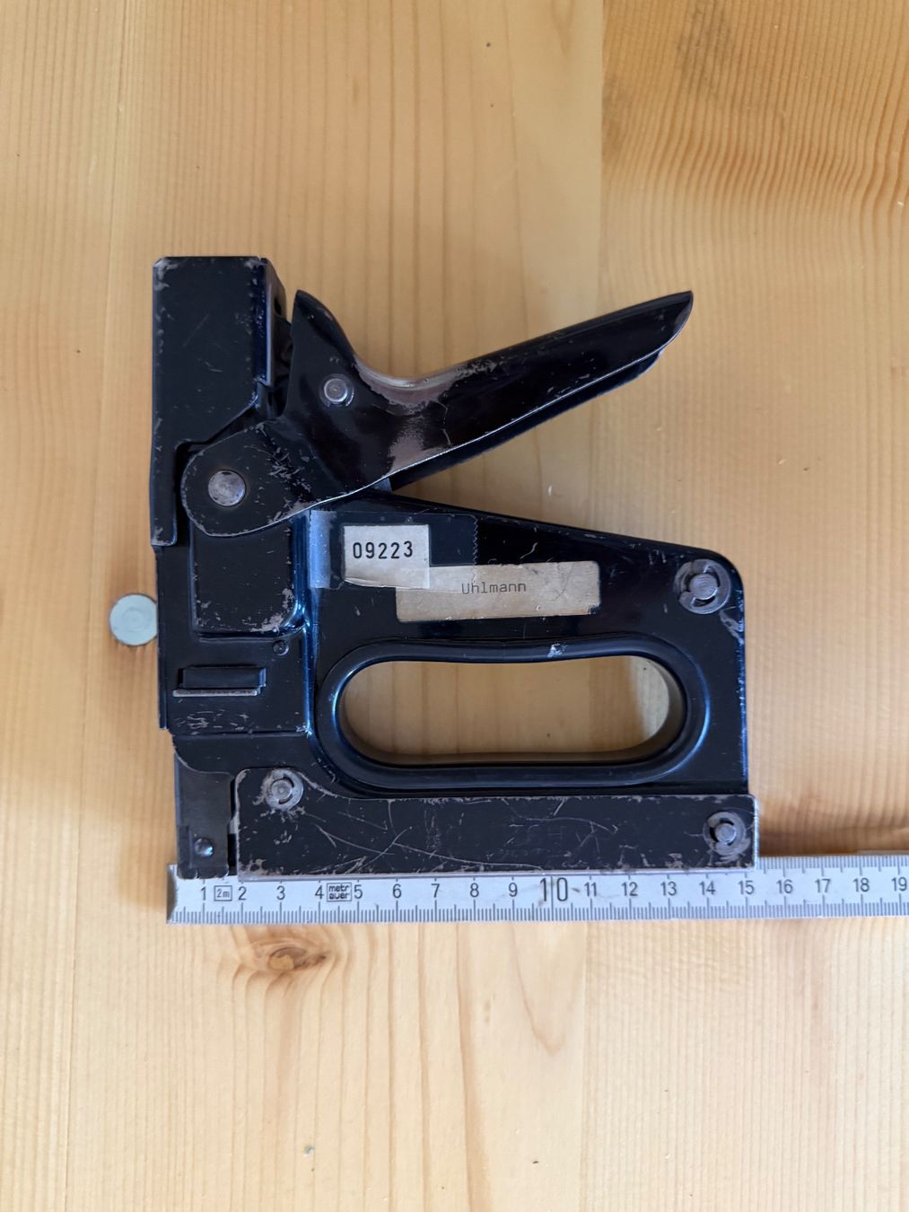 Alle Werkzeuge: Tacker Uhlmann schwarz gebrauchter Zustand 19cm – Gebraucht aus Duggingen von Ysvogel 1