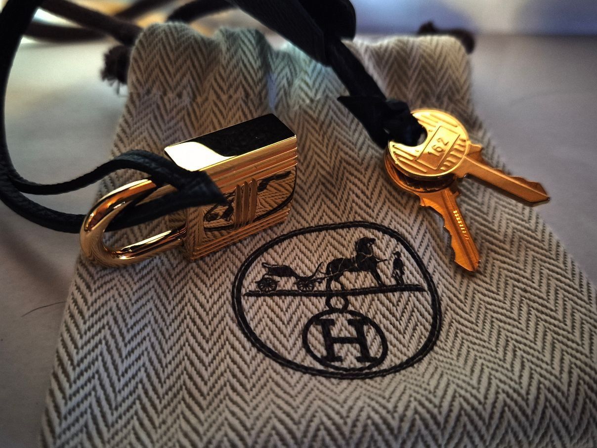 Lucchetti: Cadenas - Hermès cadenas Birkin – Usato da Essertes venduto da onezoneplay