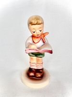 Hübsche Goebel Hummel Figur Junge "Honor Student"
