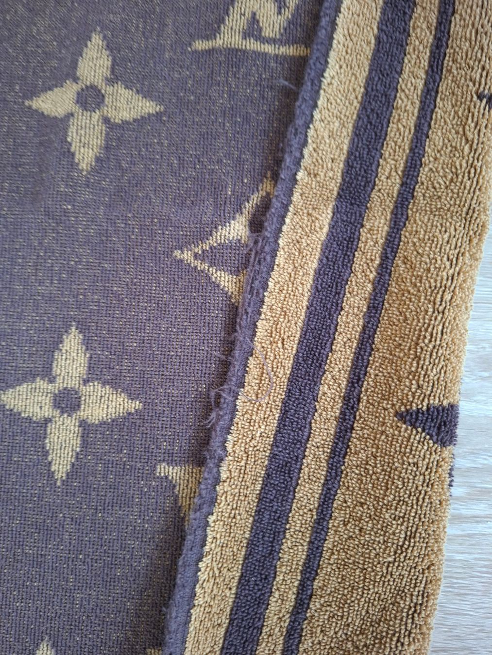 Teli da bagno: LOUIS VUITTON BADETUCH MONOGRAM – Usato da Biberist venduto da Soleda67 1