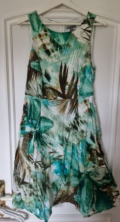Sommerkleid grün gemustert Gr. 38 - luftig leicht!