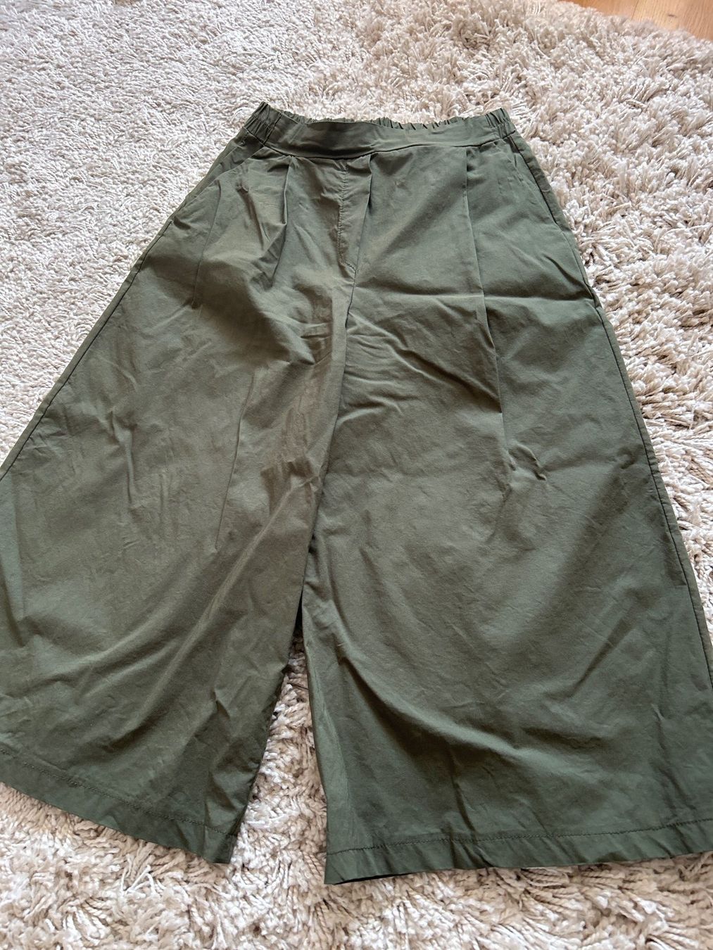 Pantalons: 3/4 culotte Hose GrS Viskose Olive green – D'occasion à Feuerthalen par Anna_Swift 1